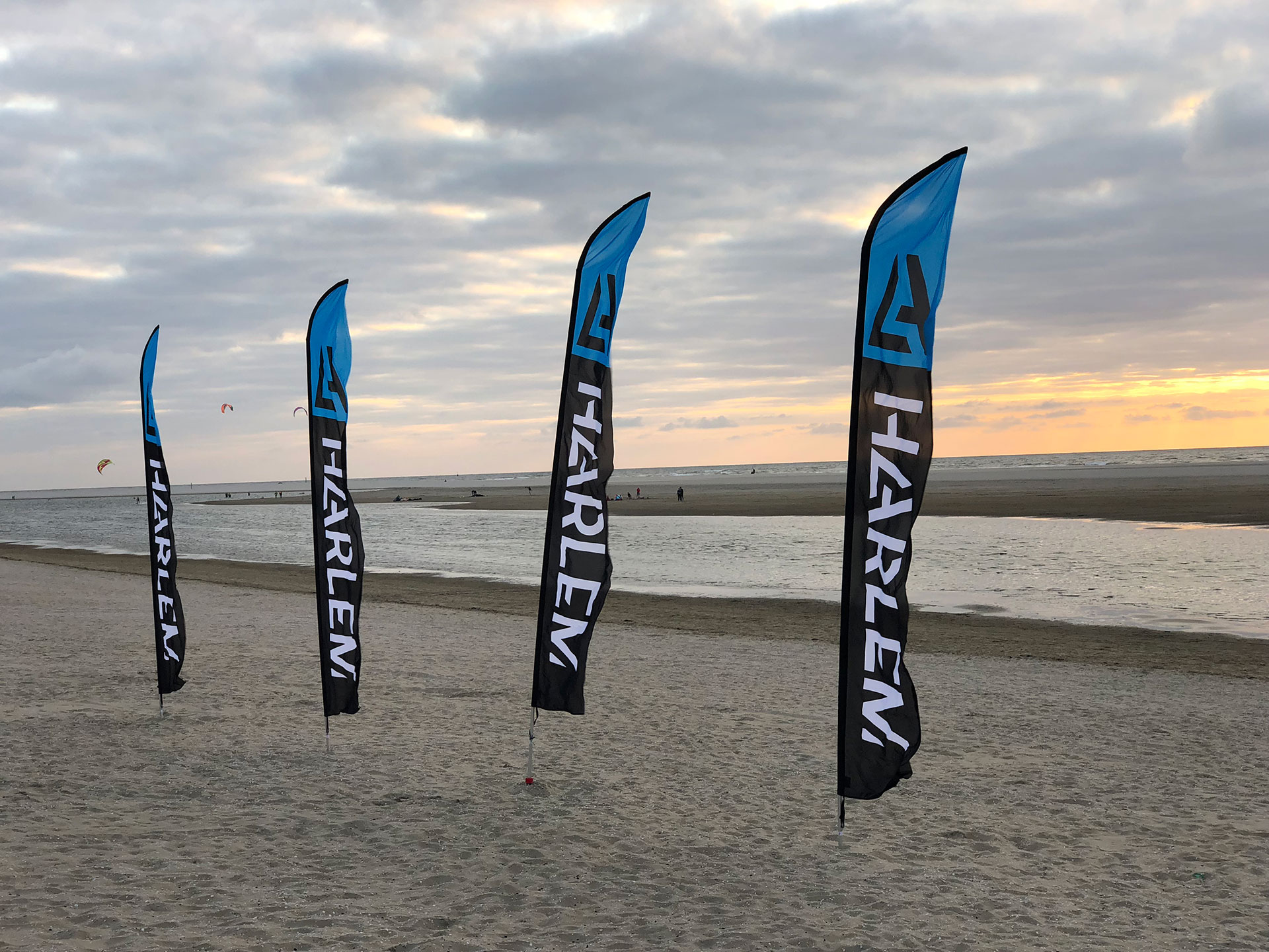 Download Vlaggen en Beachflags - Print Productions Scheveningen BV